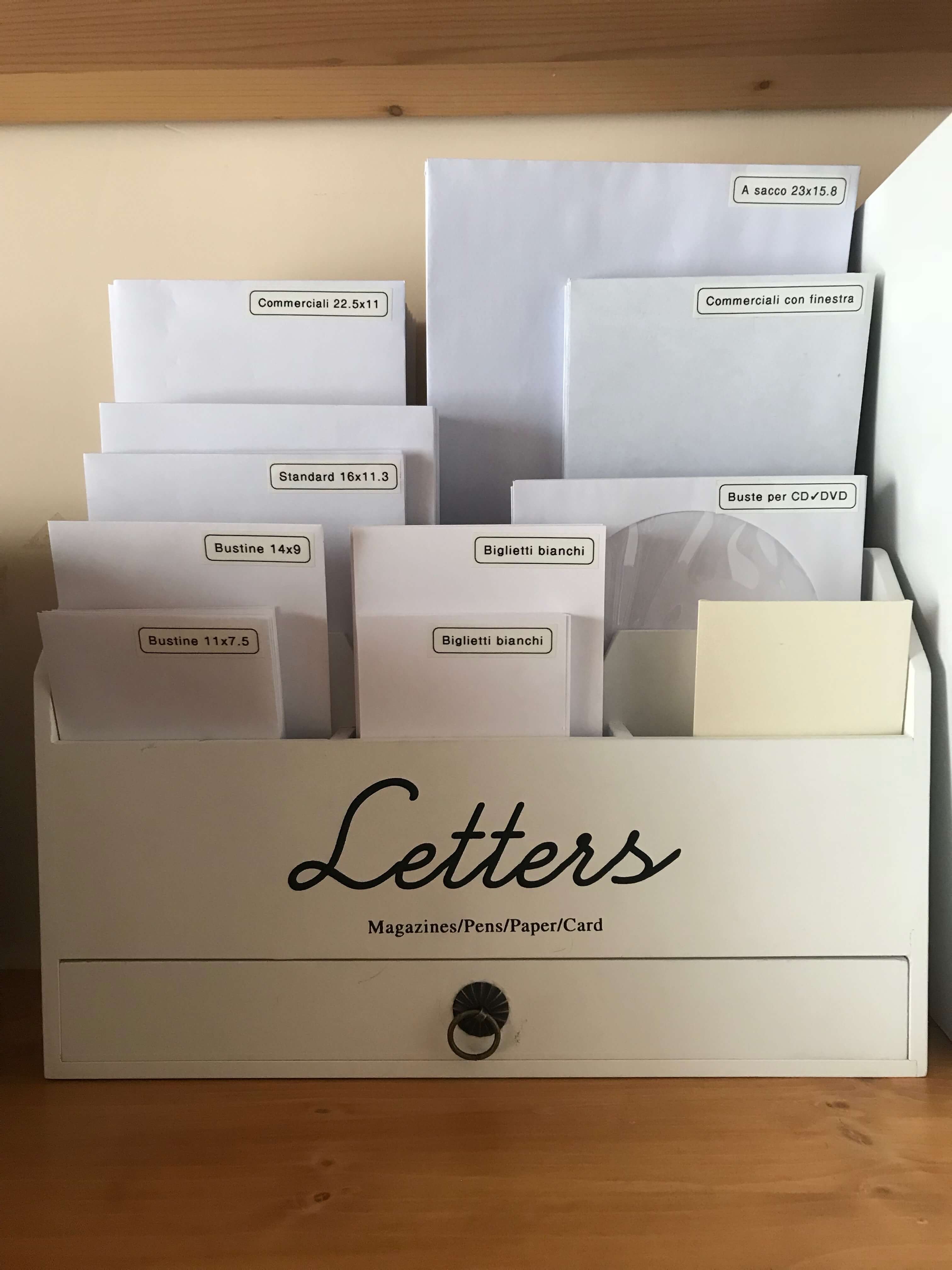 Organizzare Casa - Porta buste da lettera in diversi formati Serena Mattia Professional Organizer, home organizer, personal organizer a Lugano, Ticino, Svizzera e Italia